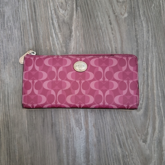 Coach Handbags - Coach Pink Peytons Dream Leather Wallet with Zipper Great Used Condition Rare